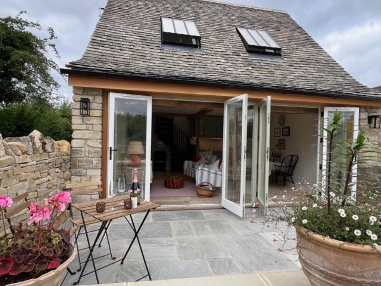 Idyllic Secluded Hideaway With Countryside Views On The Edge Of The Cotswolds Villa Hailey Eksteriør bilde