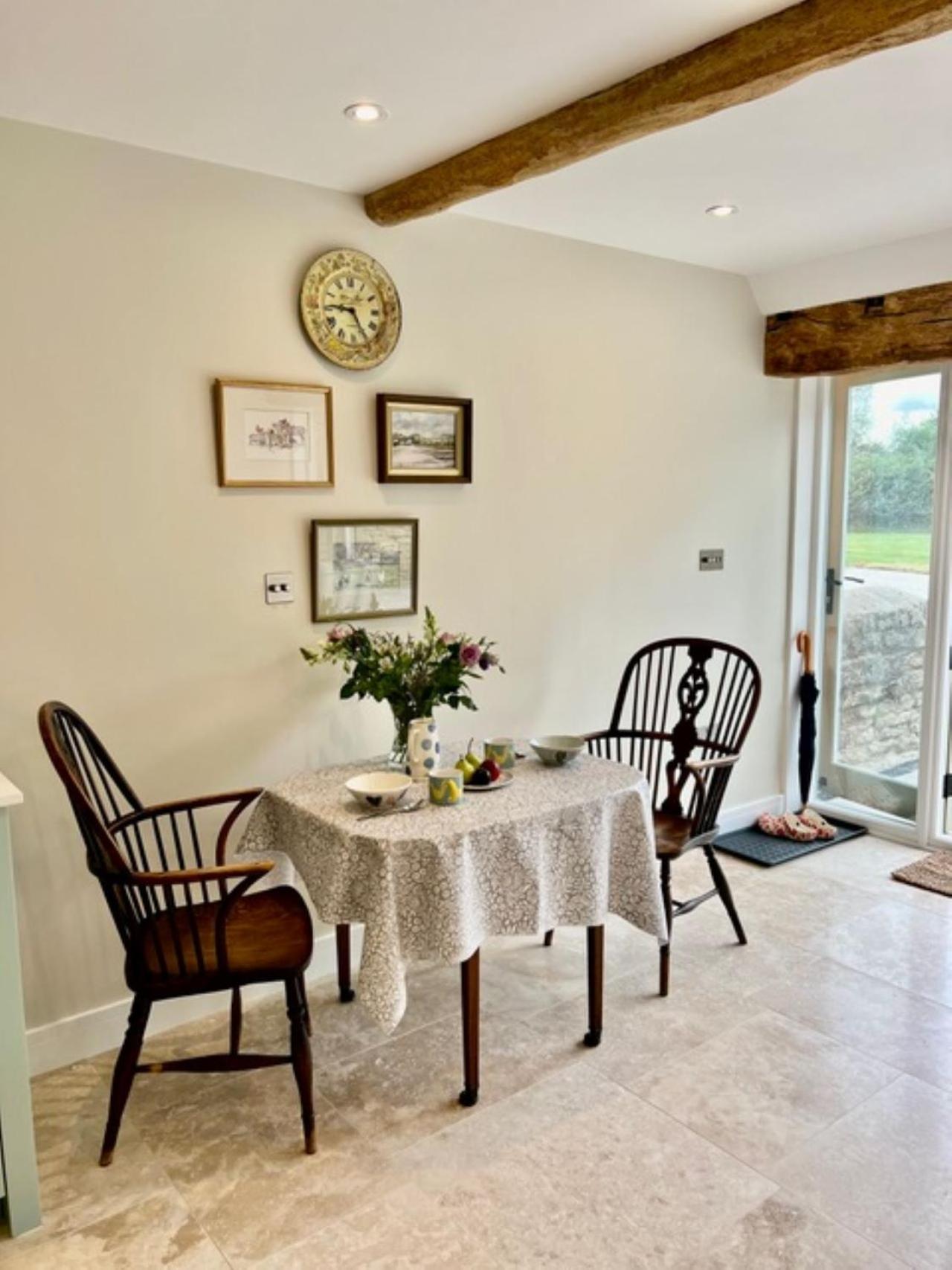 Idyllic Secluded Hideaway With Countryside Views On The Edge Of The Cotswolds Villa Hailey Eksteriør bilde